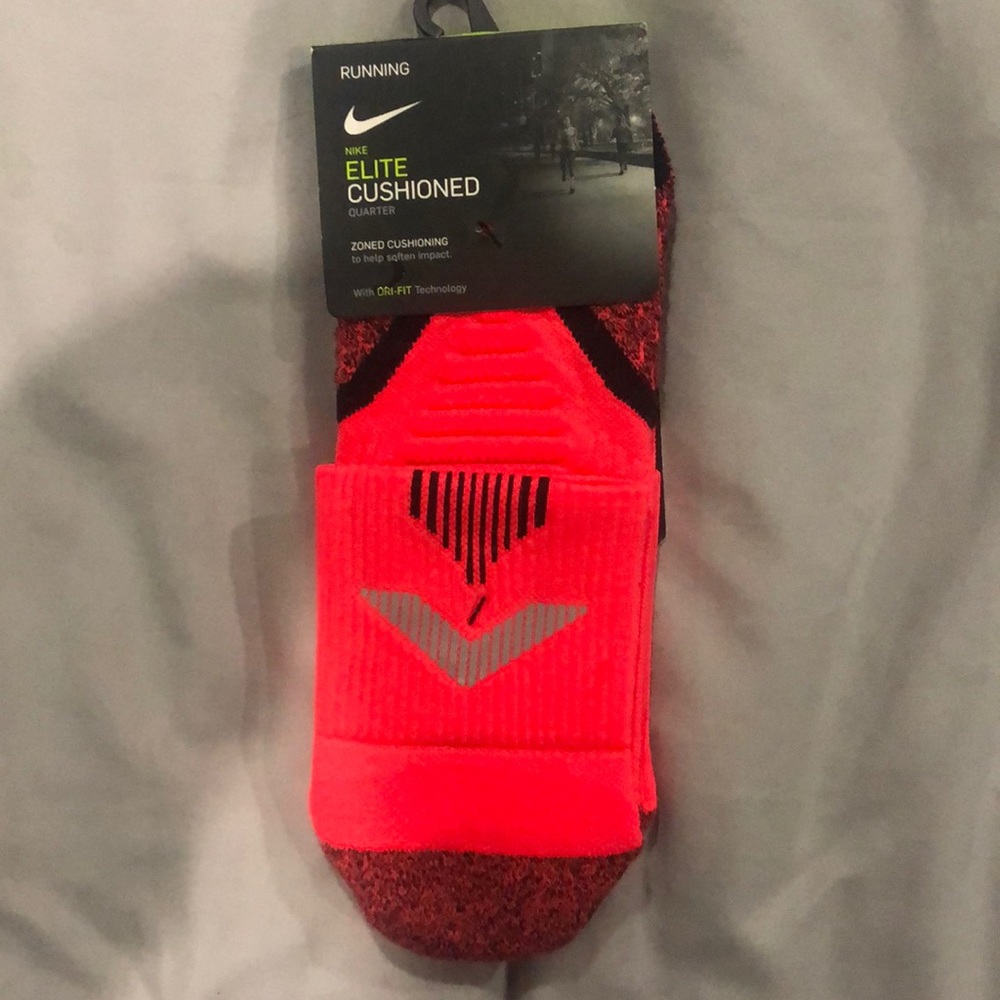 Nike Elite Cushioned Quarter Running Socks Dri-Fit
